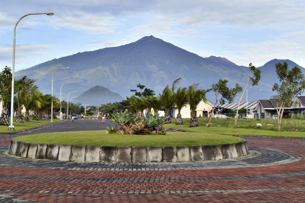 Bess Resort & Waterpark Hotel And Convention Malang Exterior photo