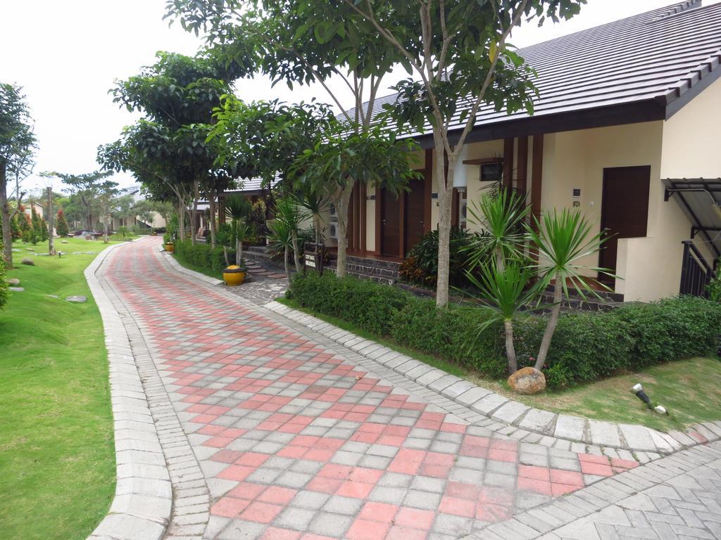 Bess Resort & Waterpark Hotel And Convention Malang Exterior photo